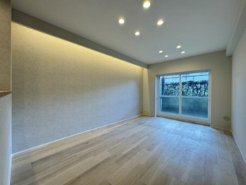 ���r���O�@������̃��r���O�͓����͖��邭�A����������ƊԐڏƖ��ł������ȋ�Ԃ�