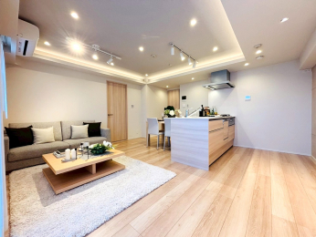 ���r���O�@���o���R�j�[�ɖʂ������r���O�́A�C�����̂�������z������������S�n�悢��Ԃł�