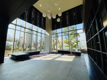 �G���g�����X�@���傫�ȑ���������������ޖ��邢�G���g�����X�X�y�[�X�ł��B