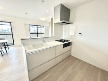 �L�b�`���@�J�E���^�[�L�b�`���̔w�ʂɂ������Ղ���[�X�y�[�X!!