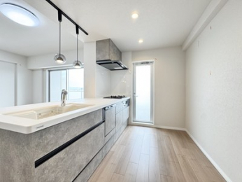 �L�b�`���@�w�ʂɂ��X�y�[�X������܂��̂ŁA���[���������肵�Ă��������܂�