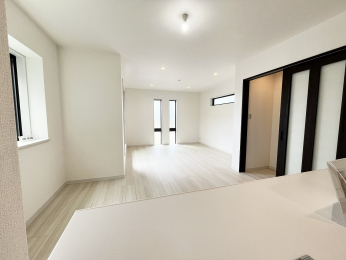 ���r���O�@�L�b�`������̓��r���O�����n���邽�ߎq��Ăɂ����S��