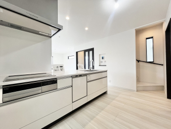 �L�b�`���@�������̂��₷���V�X�e���L�b�`���́A�Z�~�t���b�g�L�b�`���̂��ߖ���тȂǈ��S