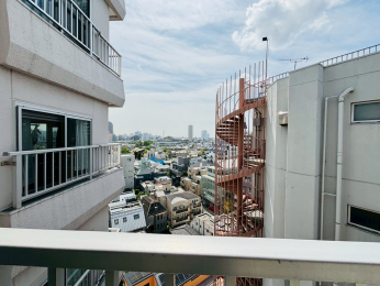 �Z�˂���̒��]�ʐ^�@-