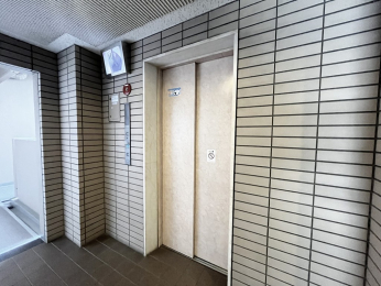 ���̑����p���@�G���x�[�^�[�ɂ��h�ƃJ�������t���Ă�����S��