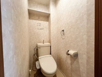 �g�C���@�g�C���̏㕔�ɂ����[�����邽�߁A�X�g�b�N�ɕ֗��I