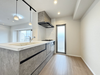 �L�b�`���@�L�b�`���̔w�ʕ����ɂ��X�y�[�X���������܂��̂Ŏ��[�ɂ�����܂���