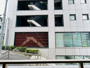 �Z�˂���̒��]�ʐ^�@-