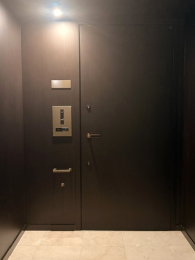 ���ց@-