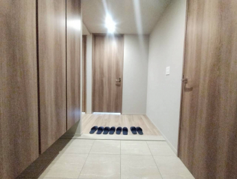���ց@-