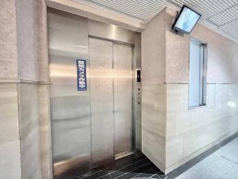 ���̑����p���@�G���x�[�^�[�ɂ��h�ƃJ�������t���Ă���܂��̂ň��S�ł�