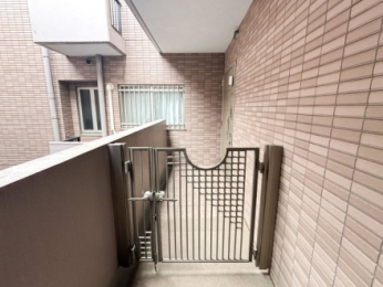 ���ց@-