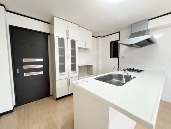 �L�b�`���@�L�b�`���͑Ζʎ��ƂȂ��Ă���܂��̂ł��q�l�������Ȃ���̉Ǝ����\�ł�