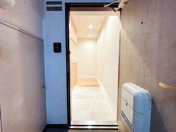 ���ց@-