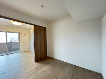 �@-