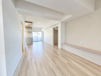 ���r���O�@��17.4����LDK�B�쓌�����o���R�j�[�ɖʂ��Ă���܂��̂ŗz������ǍD�ł�